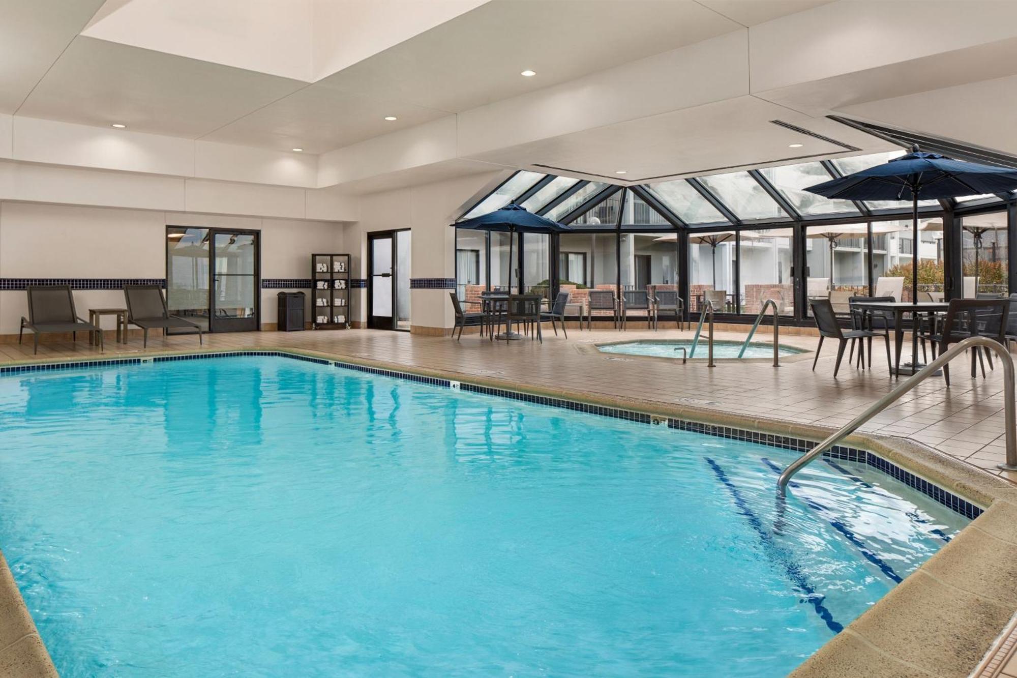 Courtyard By Marriott Chicago Waukegan / Gurnee Exterior foto