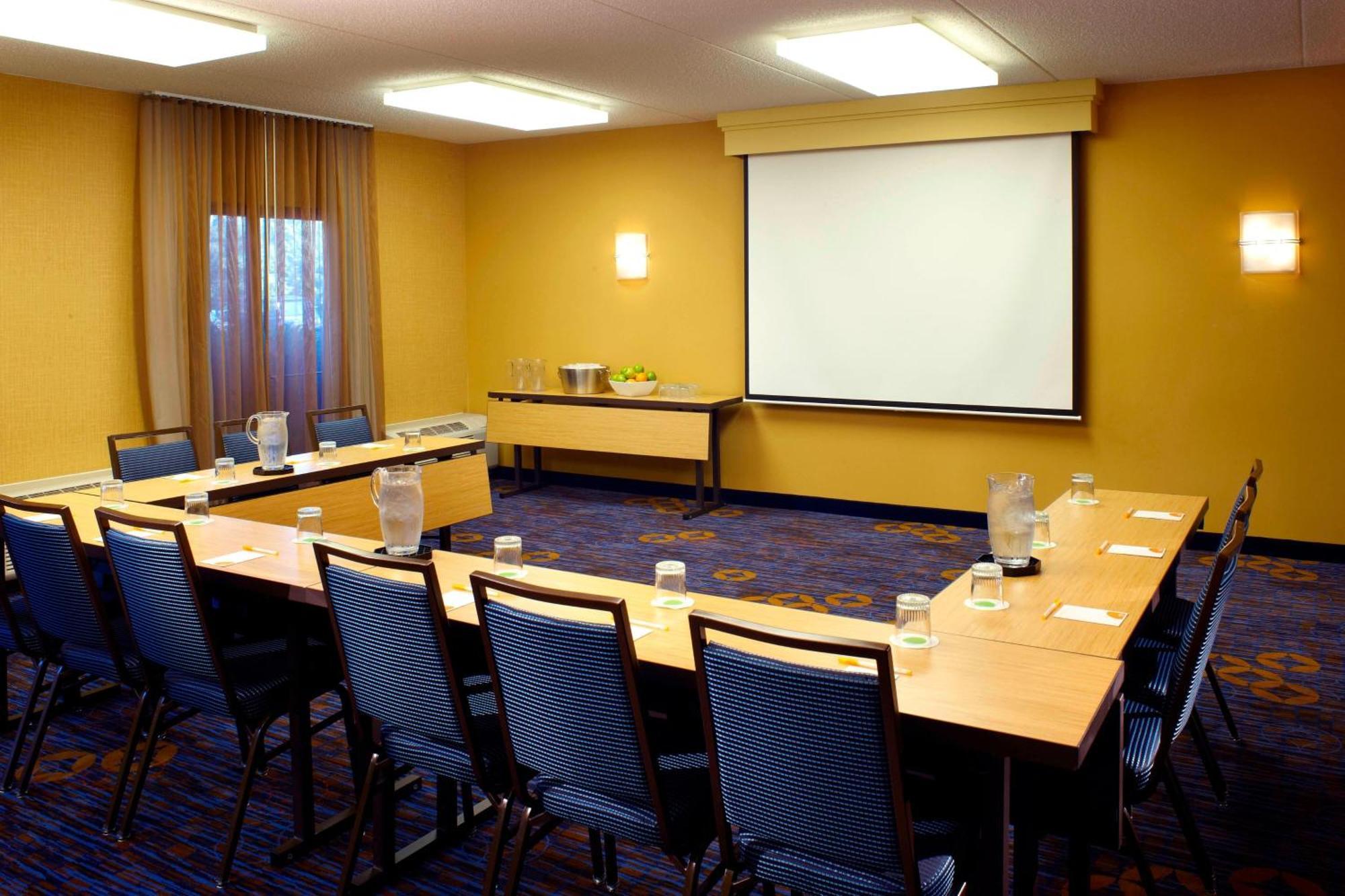 Courtyard By Marriott Chicago Waukegan / Gurnee Exterior foto